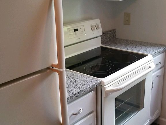 5th image of 66 Whitefield Ave APT 103