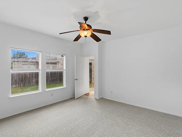 5924 Lost Valley Dr — Photo 14