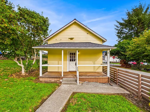 209 Monument Rd, Rio Dell, CA 95562