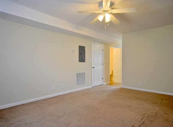 4th image of 248-2A-2D Executive Ave