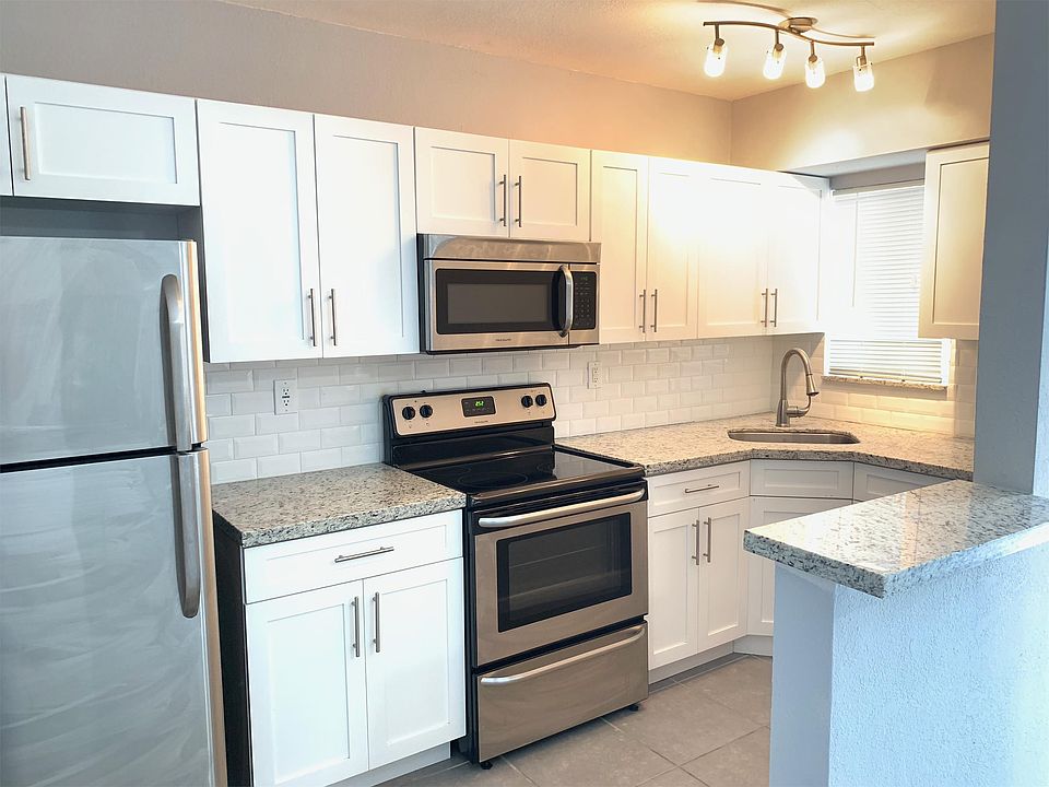 1st image of 641 NE 8th Ave APT 3