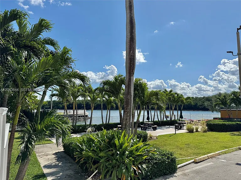400 Kings Point Dr #411 — Photo 18