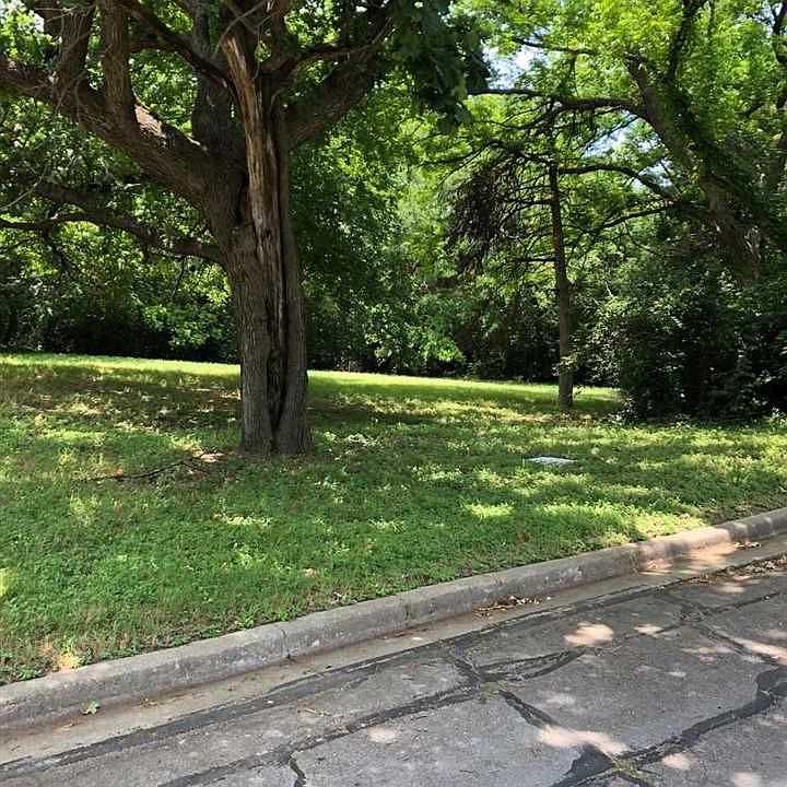 2nd image of 2608 Eldridge Ln