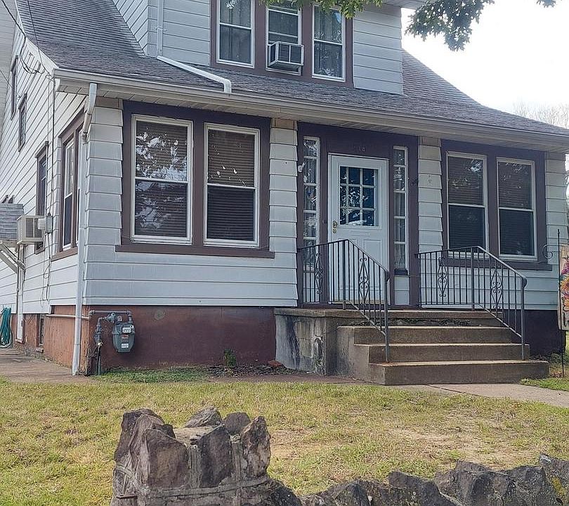 1st image of 514 Bridgeboro St