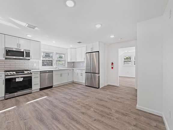 4th image of 41 Hoffman St Floor 2