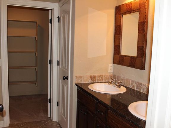 5th image of 2417 S 15th Pl