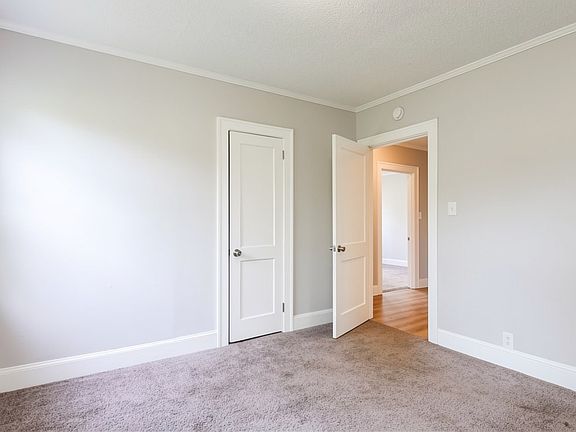 2nd image of 204 Sumter St
