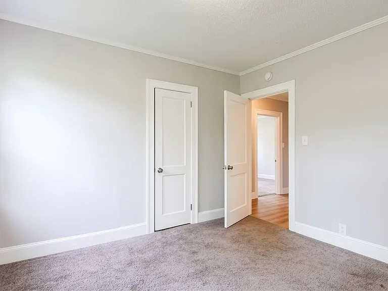 204 Sumter St — Photo 2