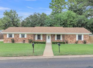 2312 W Gay Ave, Gladewater, TX 75647