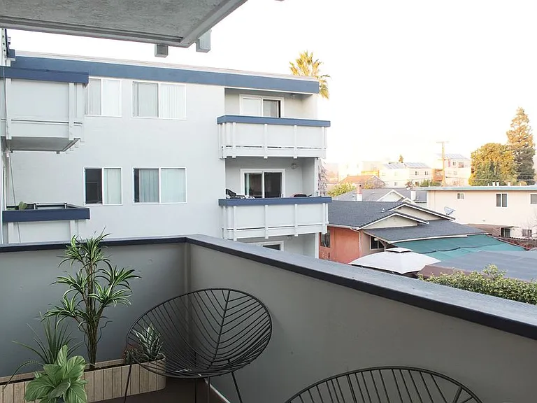 2x2 Balcony 2x2 Balcony