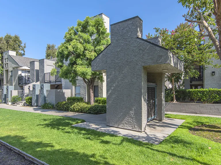 310 Jefferson Apartments — Photo 31