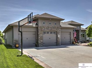 17107 Sherwood Ave, Omaha, NE 68116