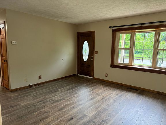 3rd image of 132 W Main St