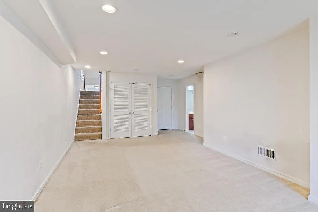 4 bed, 3.5 bath, 2880 sqft, $3,200 — Photo 4