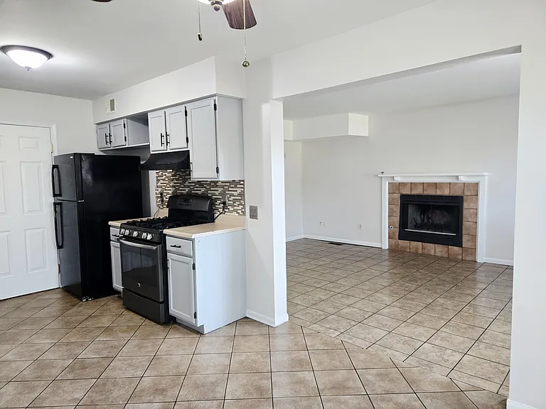 960 Autumn Ln — Photo 11