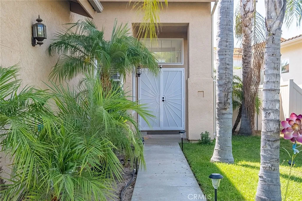 6 bed, 2909 sqft, $4,200 — Photo 2