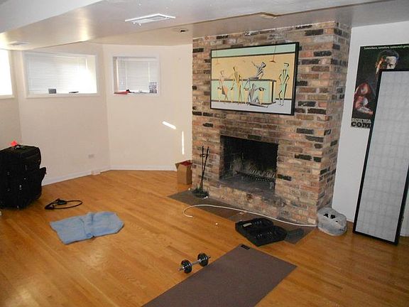 2nd image of 1026 W Dakin St #1 W