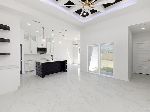 4th image of 1010 W Baker Dr