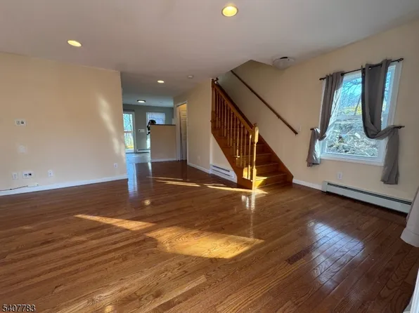 7 Jefferson Trl, Hopatcong Boro, NJ 07843