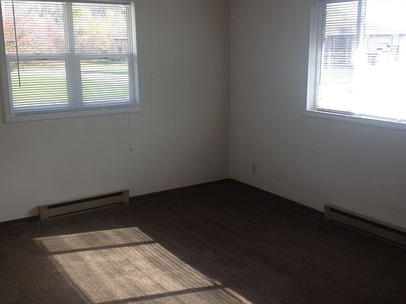 5th image of 4604 Governors Dr APT 8