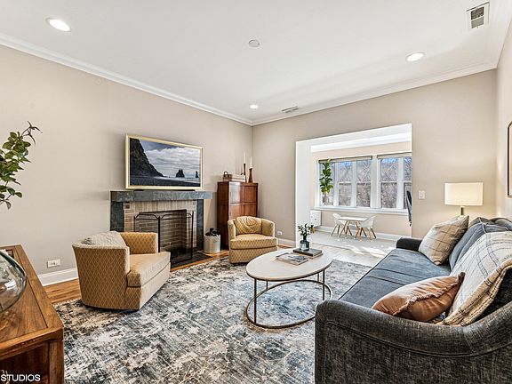 3rd image of 1222 W Elmdale Ave #3E