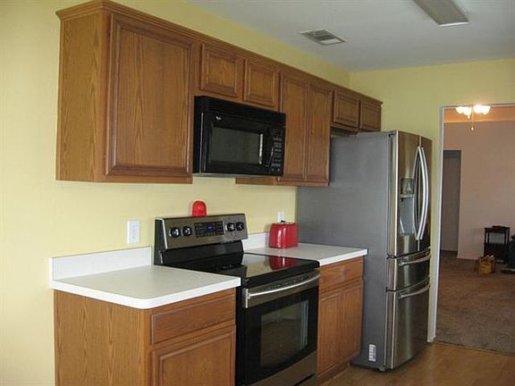 4th image of 213 Rustic Grove Ln