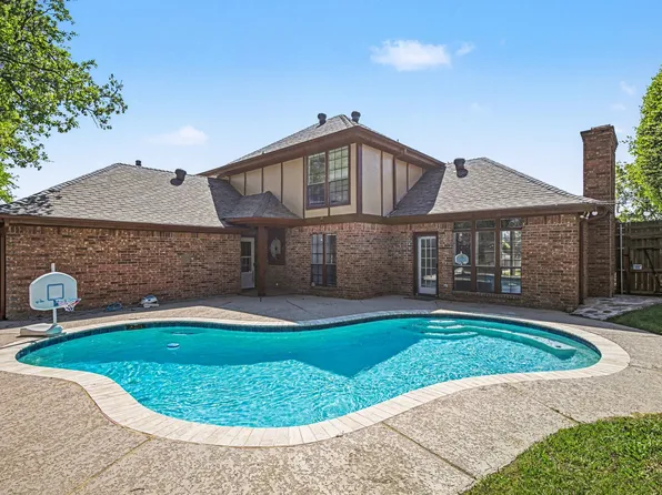 2428 Stonegate Dr N, Bedford, TX 76021