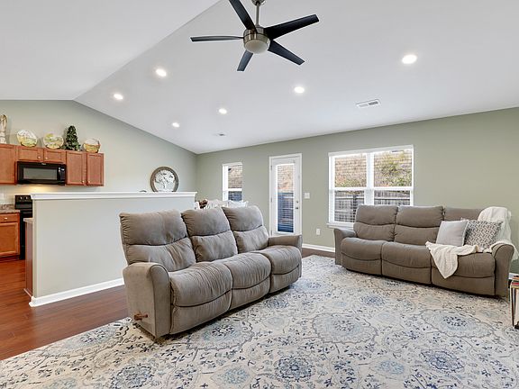 5th image of 302 Trimble Dr