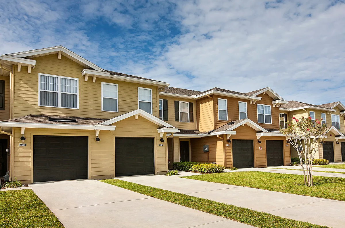 Exterior Building w/ Garages - Southwinds Cove