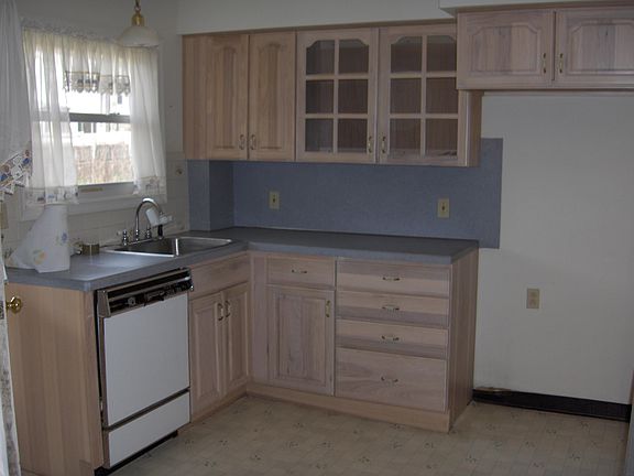 Apt 1 Kitchen 1st Flr Frt