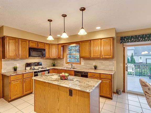 3rd image of 2560 Chesterfield Dr