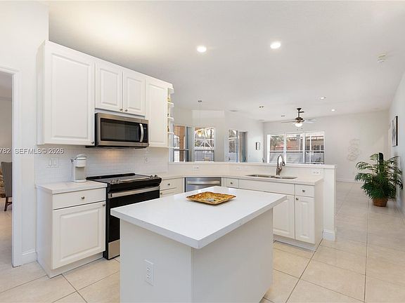 5th image of 15966 SW 3rd St