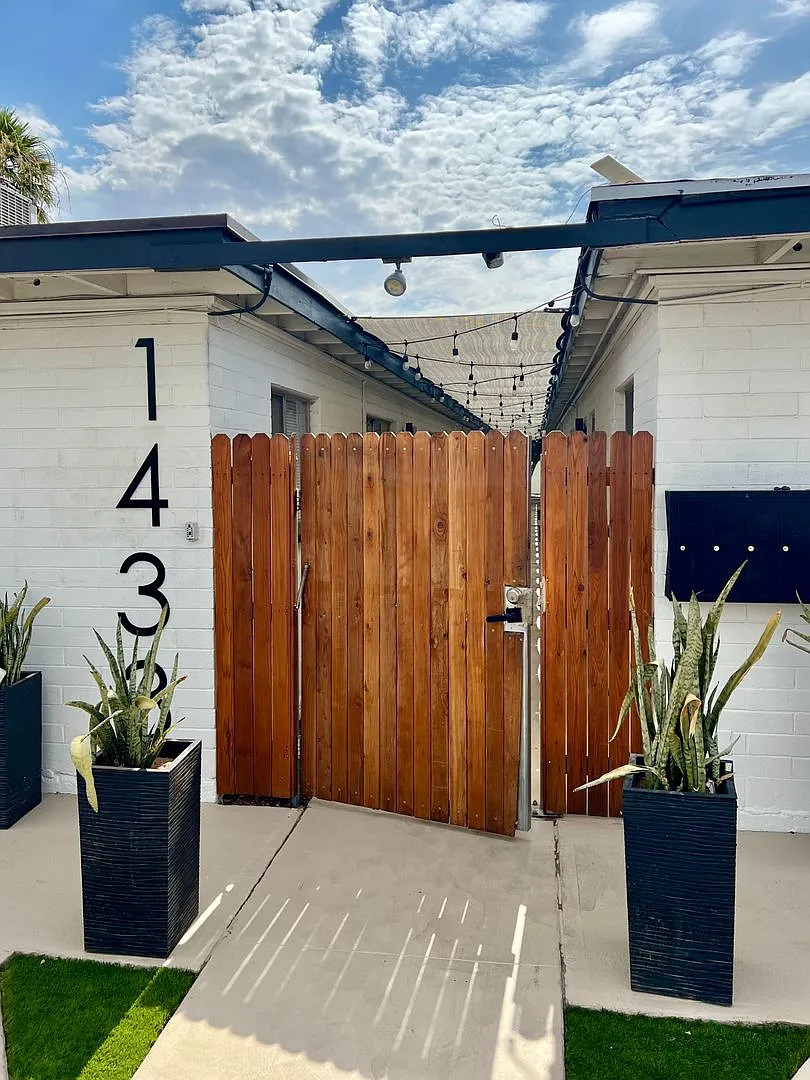 1433 S. Kenneth Place — Photo 3
