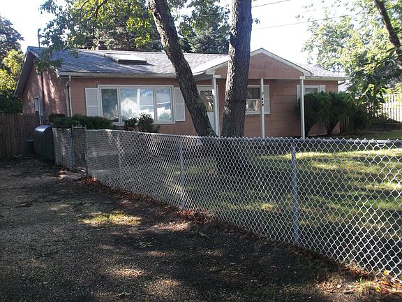 3rd image of 410 Chamberlain St