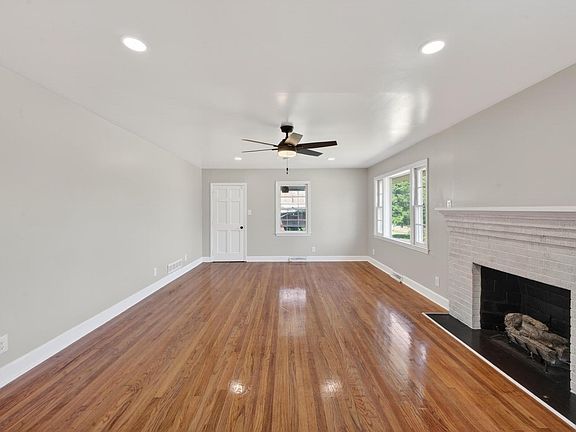 4th image of 208 Laurel Dr