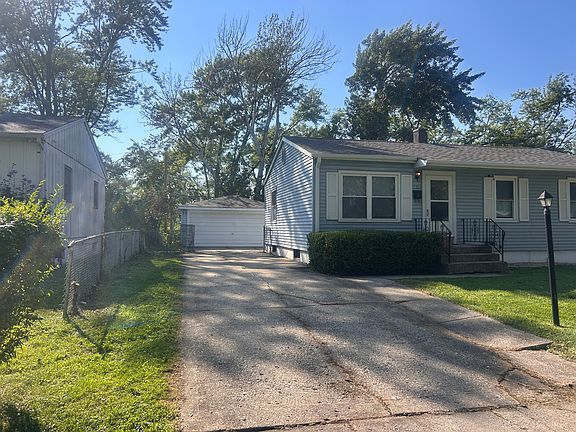 4th image of 22336 Yates Ave