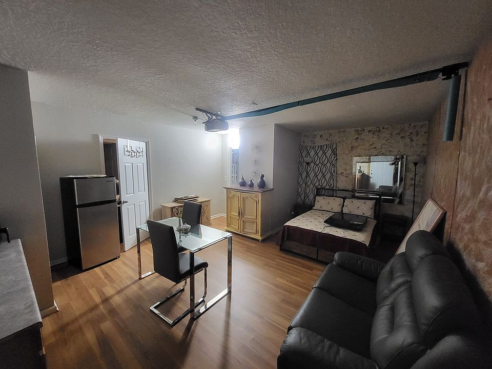 1st image of 3923 Valencia Grove Ln