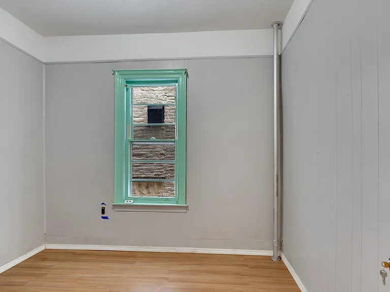 2317 Lyon Ave #1 — Photo 11