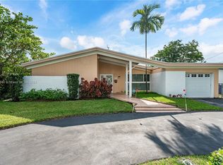 6752 Dogwood Dr, Miramar, FL 33023