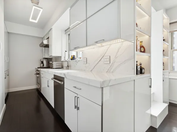 205 East 63rd Street image 4 of 17