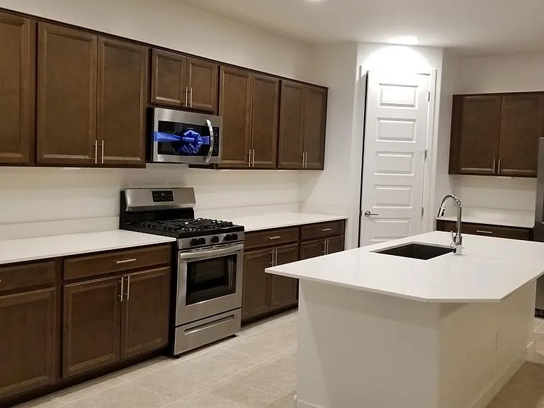 1329 E Glass Ln — Photo 3