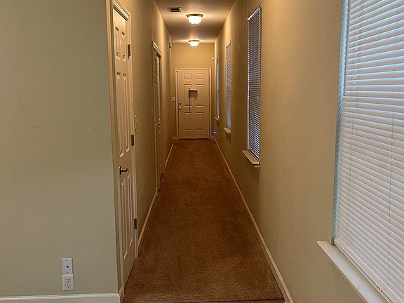 3rd image of 828 Woodlawn St