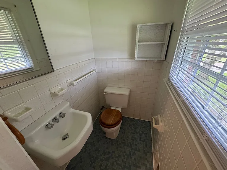 2703 Lakeridge Cir NW — Photo 10