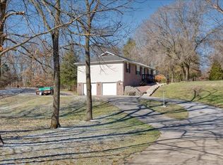 1517 W Parkview St, Ozark, MO 65721