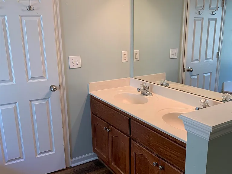 103 Liverpool Dr — Photo 14