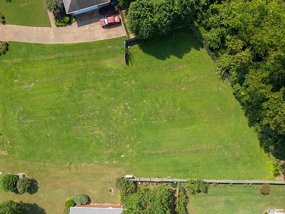 2nd image of 90 Wentworth Dr