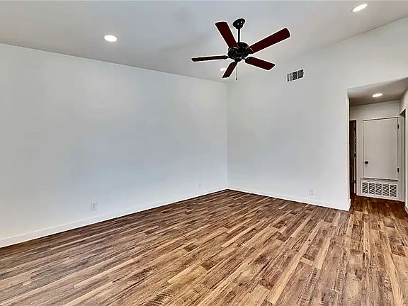 2nd image of 1111 Gatehouse Dr