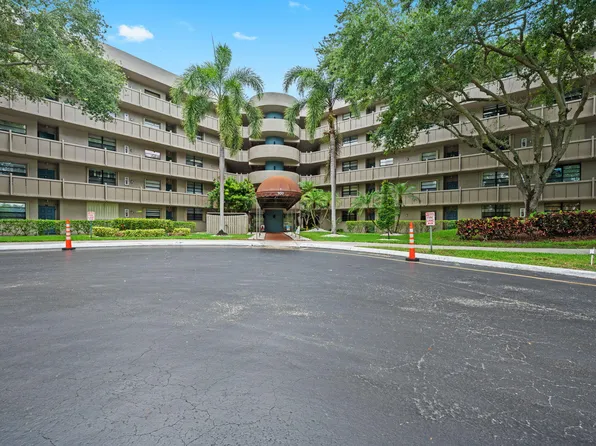 900 Colony Point Circle #121, Pembroke Pines, FL 33026