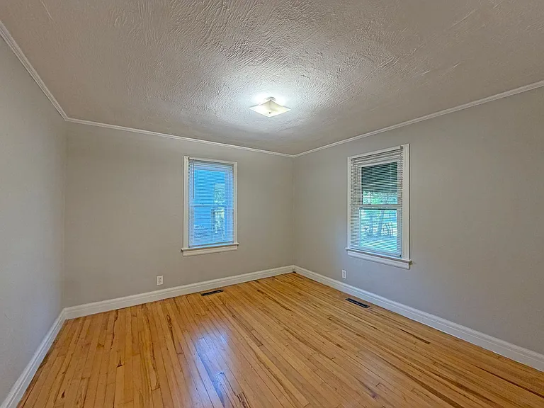 920 N Pickwick Ave — Photo 10