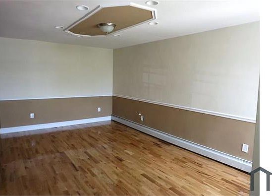5th image of 551 Saint Lawrence Ave #1